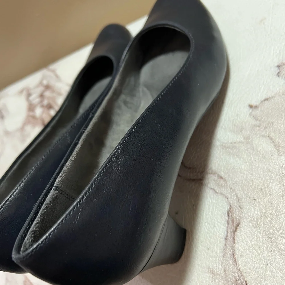 AEROSOLES Black Low Block Heel Pump - Picture 6 of 10